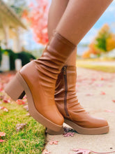 Load image into Gallery viewer, Chester Boots
